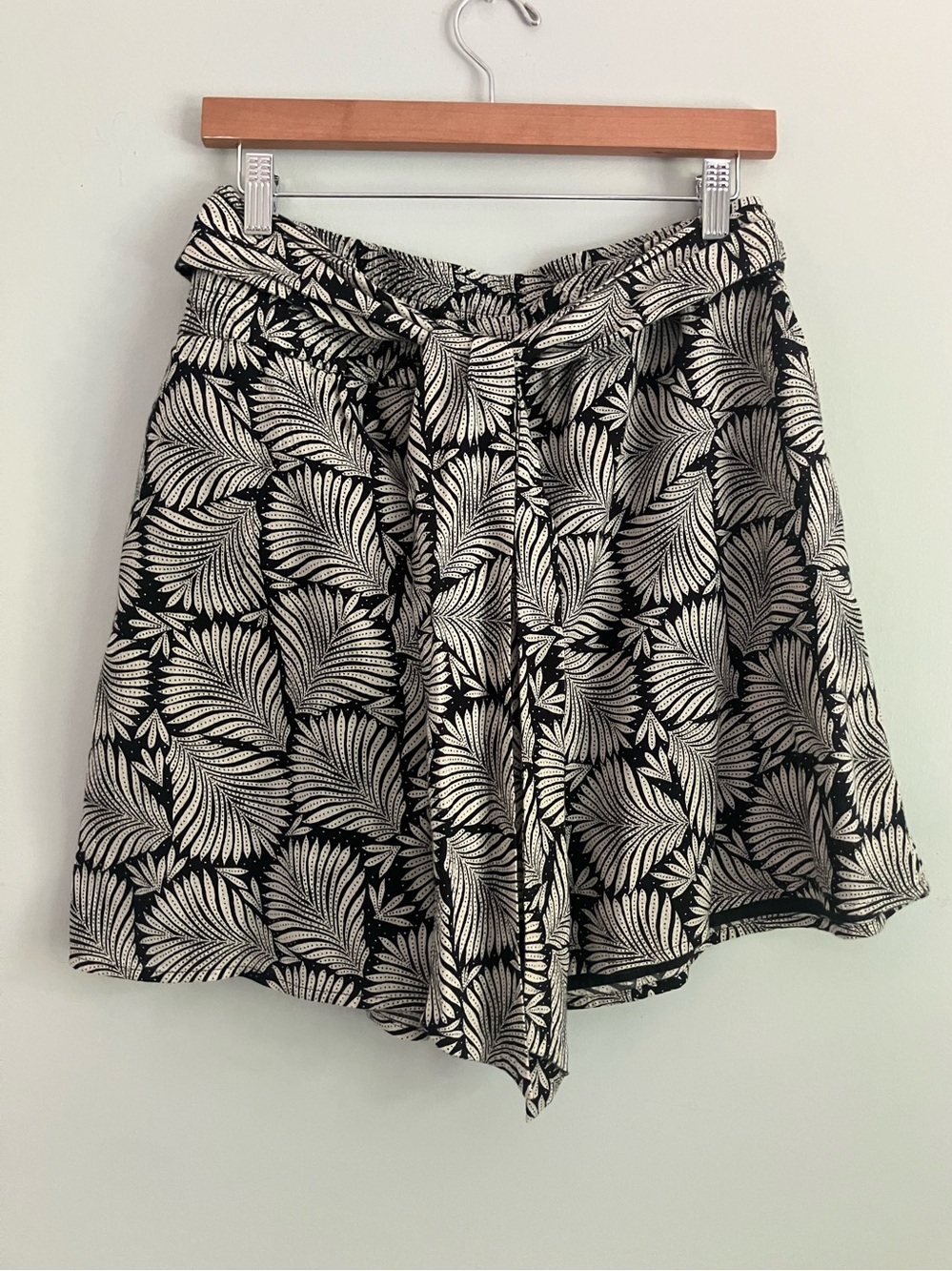 LOFT Beach Black and Cream High Waist Women's Shorts with Tie Belt